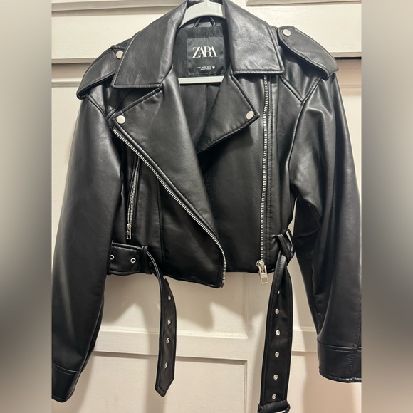 Zara Women's Sleek Black Leather Biker Jacket - Picture 3 of 4